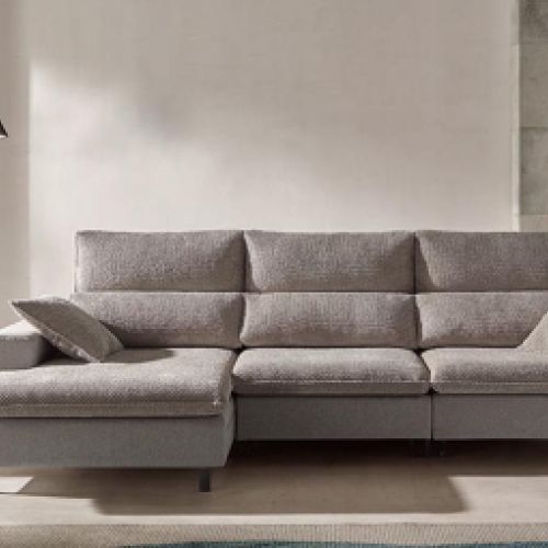 Vista frontal de sofá con cheslong en color gris
