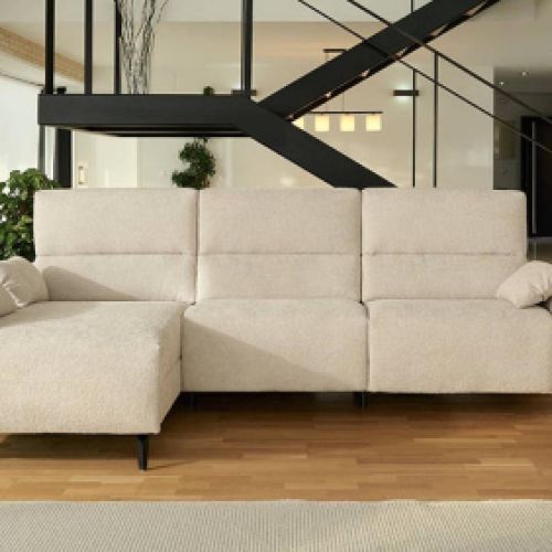 Vista frontal de sofá con cheslong en color blanco